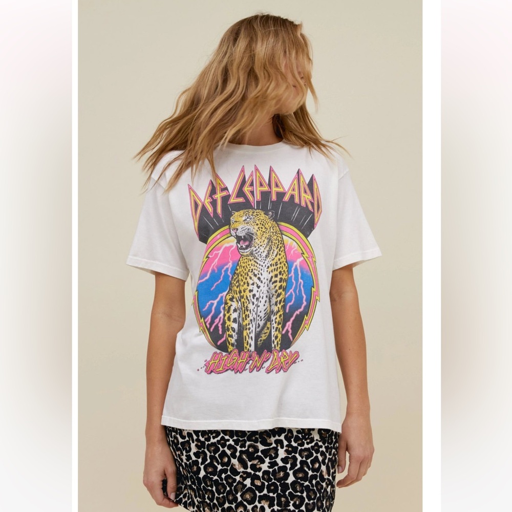 NWOT Daydreamer Def Leppard High N Dry Weekend Tee *Vintage White* Size Large